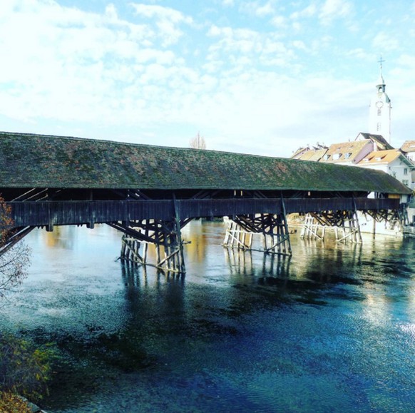 Die wunderhübsche alte Holzbrücke in Olten.