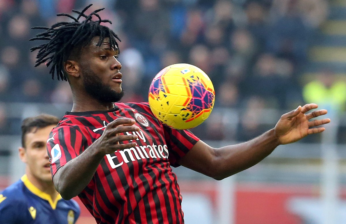 epa08188130 AC Milan's Franck Kessie in action during the Italian Serie A soccer match between AC Milan and Hellas Verona at Giuseppe Meazza stadium in Milan, Italy, 02 February 2020. EPA/MATTEO  ...