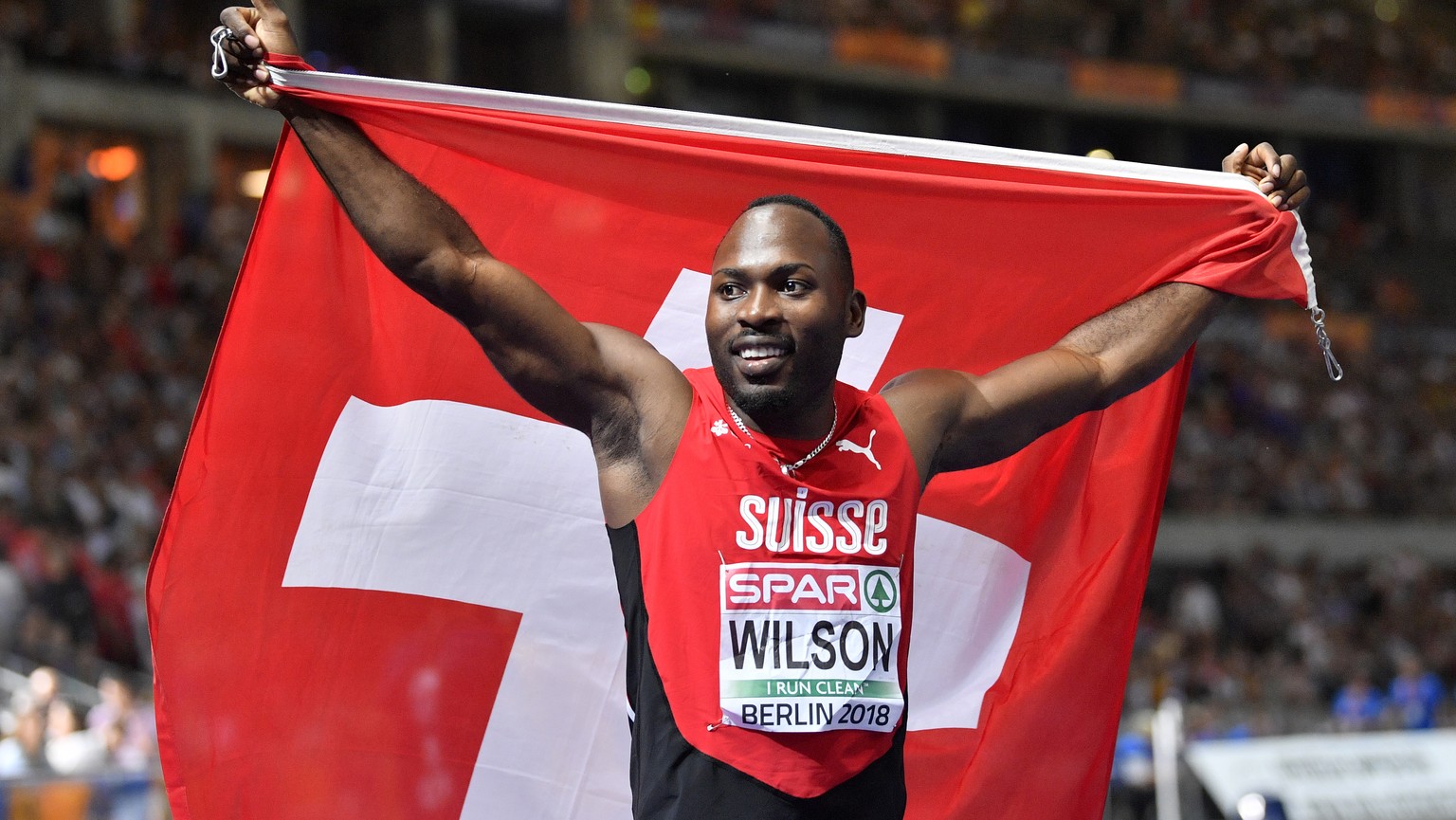 Switzerland&#039;s Alex Wilson celebrates after winning the bronze medal after the men&#039;s 200-meter final at the European Athletics Championships at the Olympic stadium in Berlin, Germany, Thursda ...