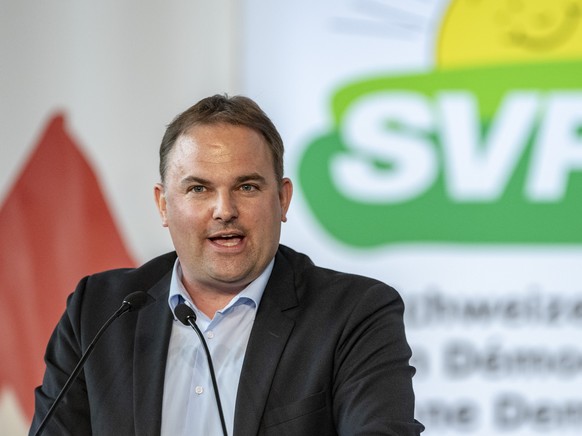 Der Schwyzer Nationalrat Marcel Dettling bei seiner Rede anlaesslich der Delegiertenversammlung der SVP Schweiz vom Samstag, 25. Januar 2020 in Seedorf im Kanton Uri. (KEYSTONE/Urs Flueeler)