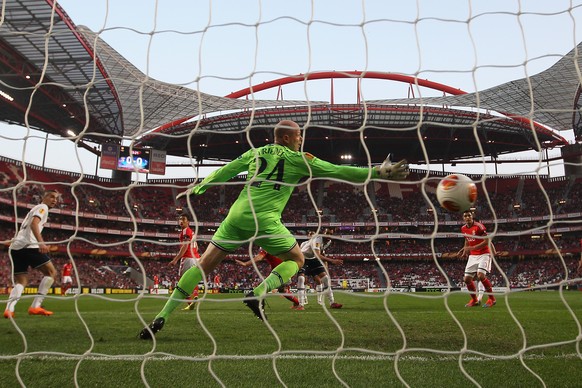 LISBON, PORTUGAL - MARCH 20: Ezequiel Garay of SL Benfica heads his sides opening goal past Brad Friedel of Tottenham Hotspur during the UEFA Europa League Round of 16 2nd leg match between SL Benfica ...