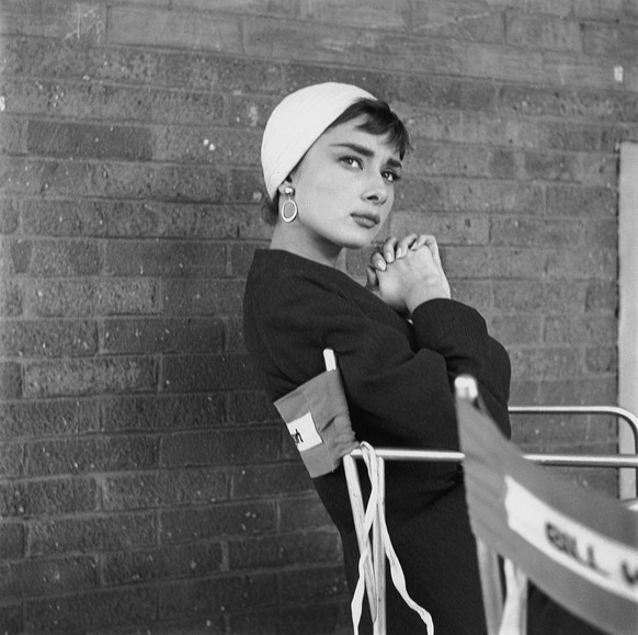 Audrey Hepburn (1929 - 1993) am Set von «Sabrina», 1953.