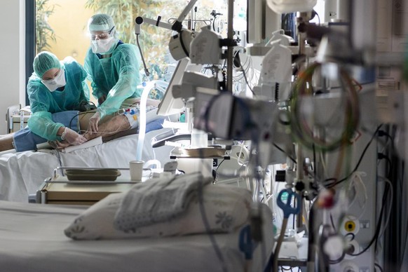 Medical personnel at work in the intensive care unit of the hospital Pourtales site &quot;Hopital Pourtales&quot; during the coronavirus disease (COVID-19) outbreak in Neuchatel, Switzerland, Monday,  ...