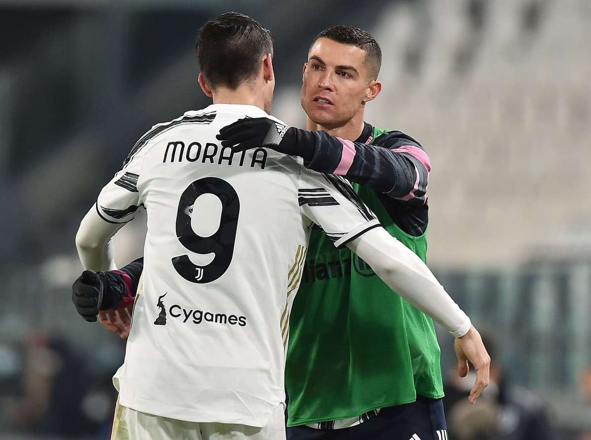 epa09058023 Juventus' Alvaro Morata (L) celebrates with teammate Cristiano Ronaldo (R) after scoring the 2-1 lead during the Italian Serie A soccer match between Juventus FC and SS Lazio in Turin ...