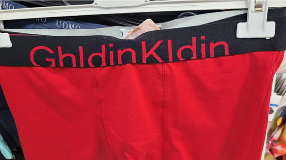 Fail: Lustige Fälschung von Calvin Klein Unterhosen