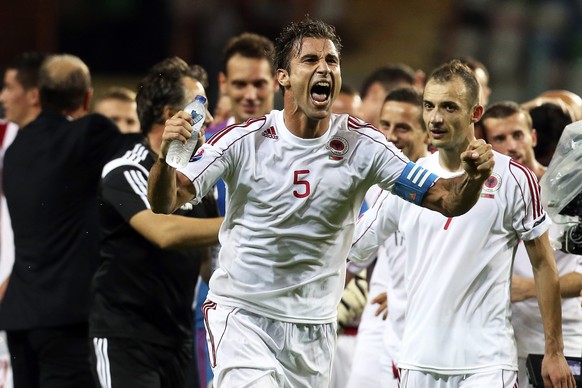Lorik Cana und seine Kollegen feiern den 1:0-Sieg in Portugal.