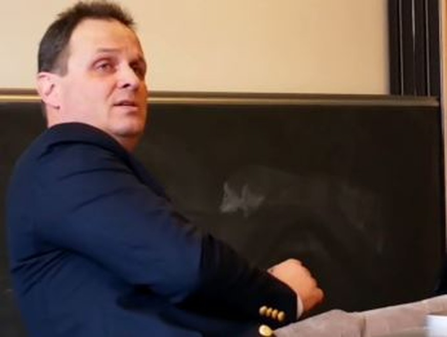 «Kann ja nicht sein, dass Sie hier so einen Seich erzählen»: SVP-Nationalrat Zanetti sieht gegen Gymi-Schüler brutal alt aus