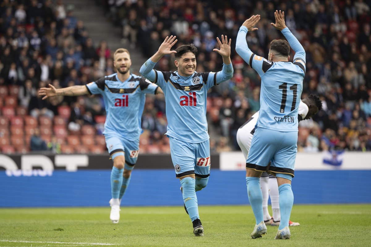 Ignacio Aliseda (LUG), Mitte, jubelt nach seinem 0:1 Tor im Fussball Meisterschaftsspiel der Super League zwischen Zuerich, FCZ, und FC Lugano, LUG, im Letzigrund, am Sonntag, 6 Oktober 2024 in Zueric ...