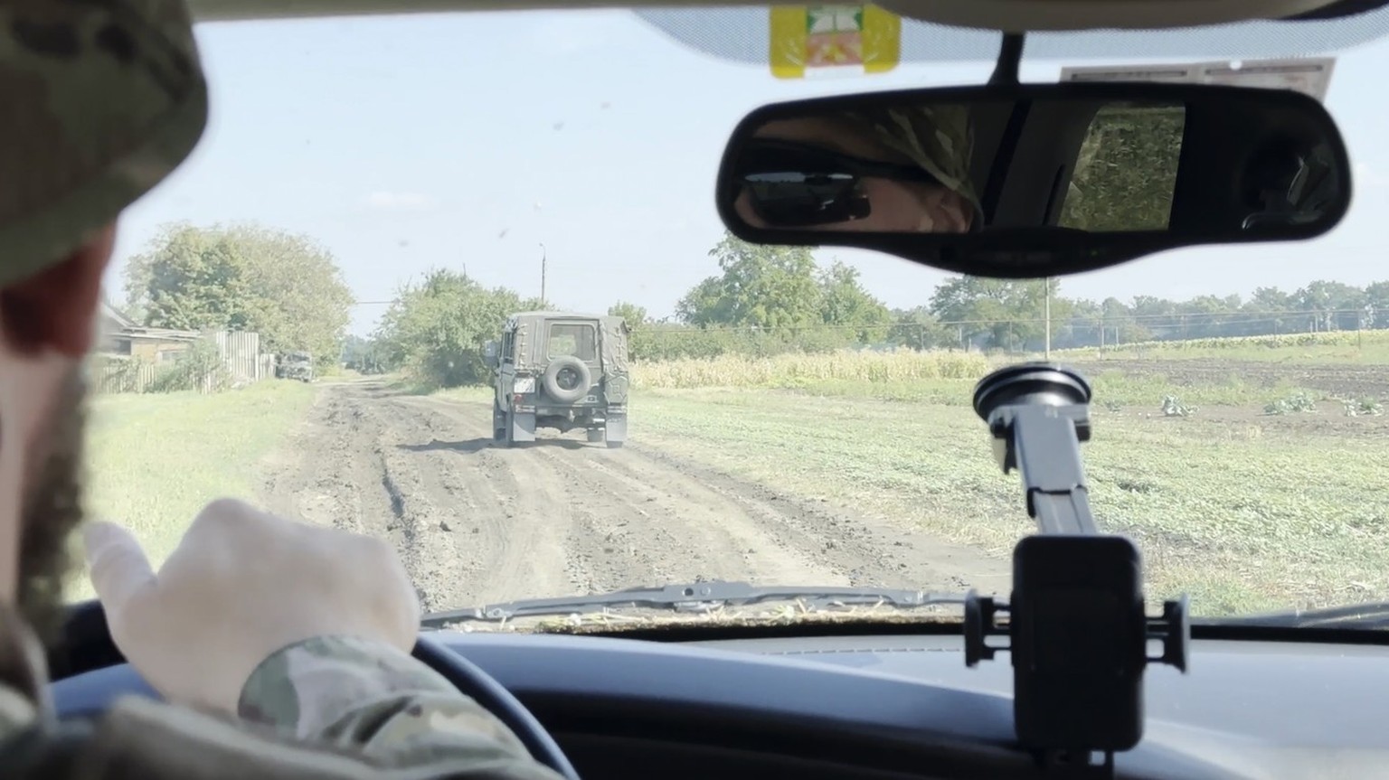 Chauffeur Kola ist immer auf der Hut vor Kamikaze-Drohnen.