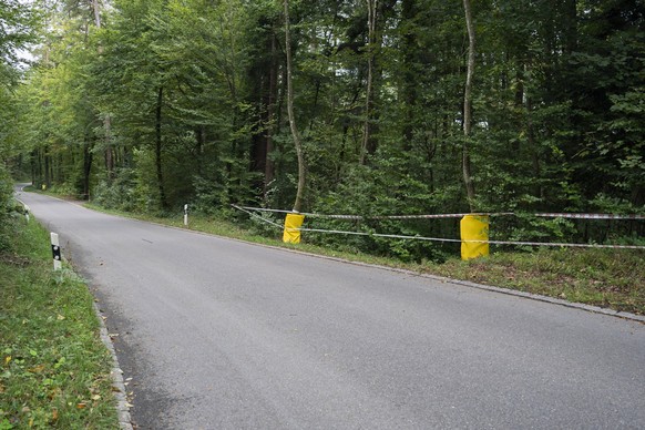 Die mutmassliche Unfallstelle von Muriel Furrer in der Abfahrt hinunter nach Kuesnacht in Kuesnacht, am Freitag, 27. September 2024. (KEYSTONE/Til Buergy)