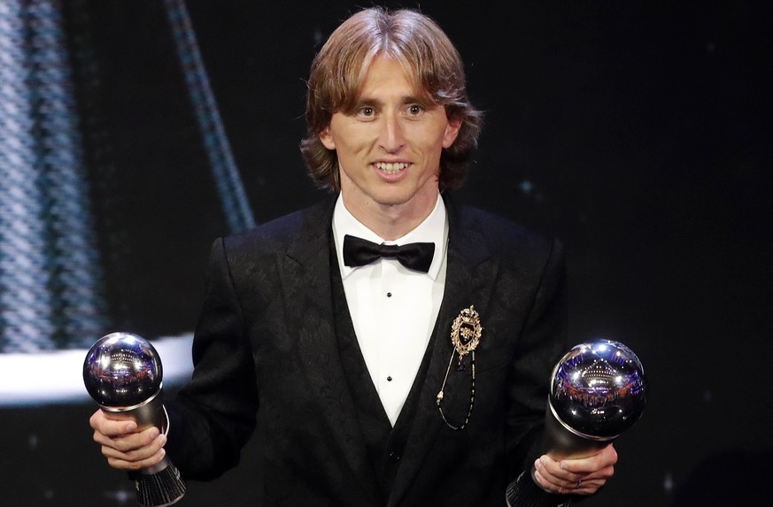 Croatia&#039;s Luka Modric receives the Best FIFA Men&#039;s Player award during the ceremony of the Best FIFA Football Awards in the Royal Festival Hall in London, Britain, Monday, Sept. 24, 2018. (A ...