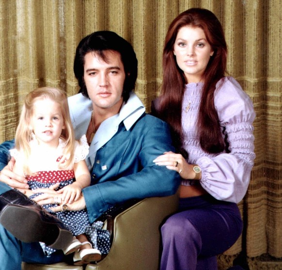 Jan. 1, 2011 - ELVIS PRESLEY_PRISCILLA PRESLEY AND LISA MARIE PRESLEY. FRANK CARROLL PUBLICATIONxINxGERxSUIxAUTxONLY - ZUMAg49_