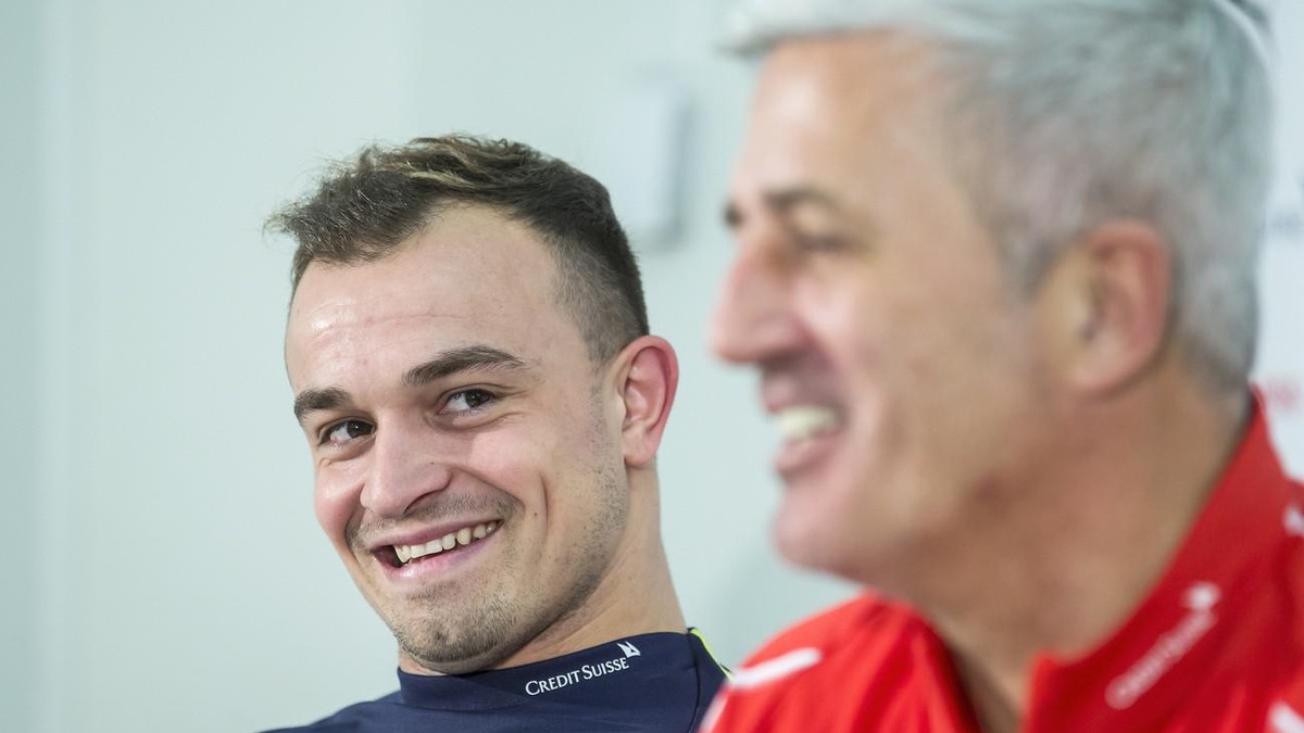 Shaqiri et Petkovic face aux médias en 2018.