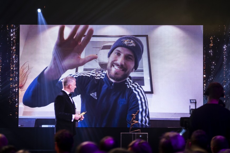 Eishockeyspieler Roman Josi erhaelt den Preis in der Kategorie &#039;MVP&#039; an der Verleihung der Sports Awards 2022, am Sonntag, 11. Dezember 2022 in Zuerich. (KEYSTONE/Alexandra Wey).