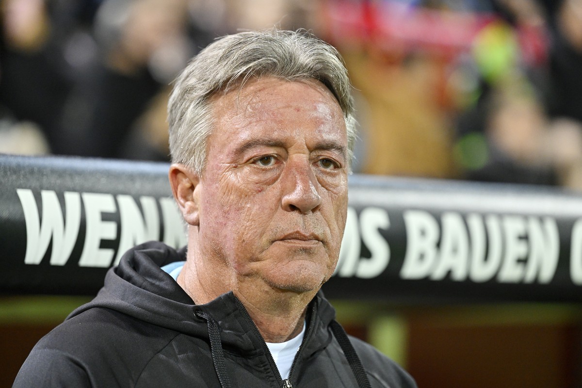 GC Trainer Marco Schaellibaum beim Fussballspiel der Super League FC Winterthur gegen den Grasshopper Club Zuerich im Stadion Schuetzenwiese in Winterthur am Samstag, 5. Oktober 2024. (KEYSTONE/Walter ...