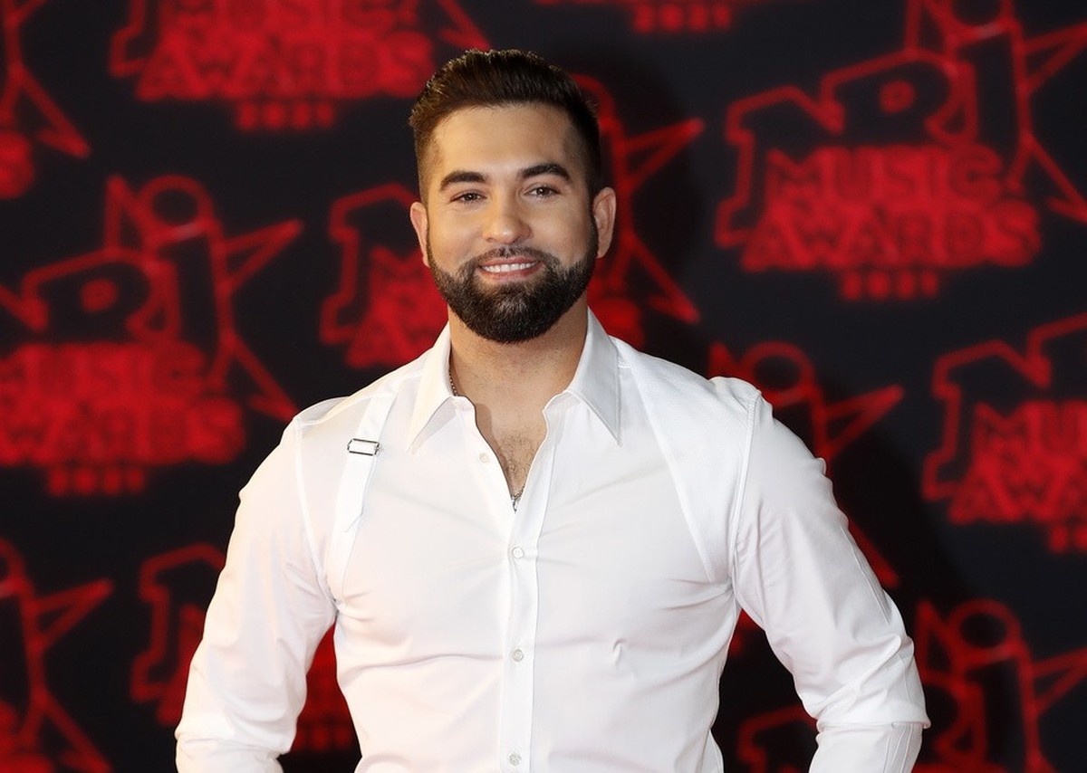 epa09594872 French singer Kendji Girac arrives for the NRJ Music Awards 2021 at the Palais des Festivals in Cannes, France, 20 November 2021. EPA/SEBASTIEN NOGIER
