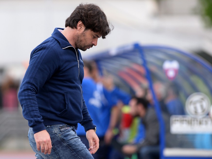 Wohlens Trainer Ciriaco Sforza beim Fussball Meisterschaftsspiel der Challenge League zwischen dem FC Chiasso und dem FC Wohlen, am Samstag, 2. Mai 2015, in Chiasso. (KEYSTONE/Ti-Press/Samuel Golay)