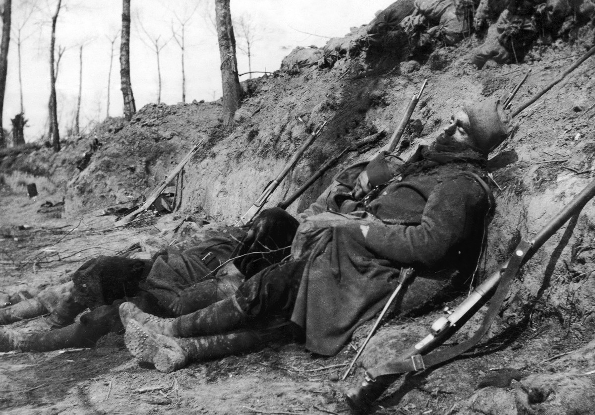 Moroccan and Algerian troops of the French 45th and 78th divisions lay dead in their trench close to the Belgian town of Ypres, following the first gas attack by the German Army An estimated 6,000 tro ...