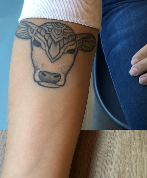 Seit drei Jahren auf ihrer Haut: das Kalb-Tattoo von Virginia Markus.