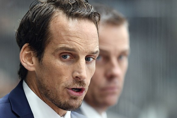 Switzerland&#039;s head coach Patrick Fischer, left, speaks next to his assitant coach Tommy Albelin during the Ice Hockey Deutschland Cup at the Curt-Frenzel-Eisstadion in Augsburg, Germany, Friday,  ...