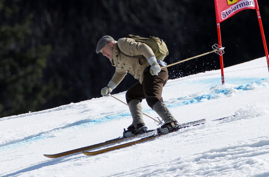 Switzerland&#039;s Didier Cuche wears traditional dresses as he descends the course after completing his last race before retiring, during an alpine ski, men&#039;s World Cup giant slalom, in Schladmi ...