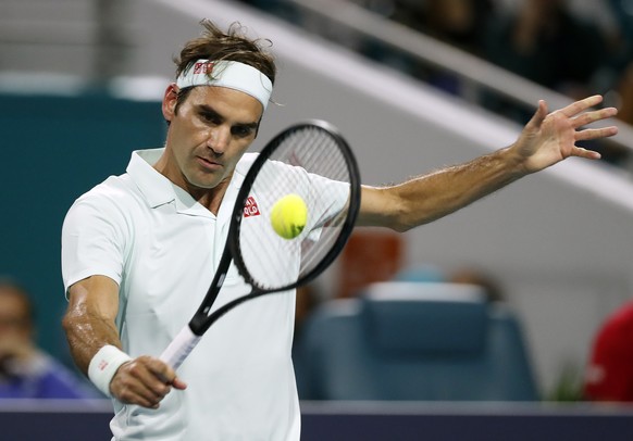 epa07472356 Roger Federer of Switzerland in action against Denis Shapovalov of Canada during their semifinal match at the Miami Open tennis tournament in Miami, Florida, USA, 29 March 2019. EPA/RHONA  ...