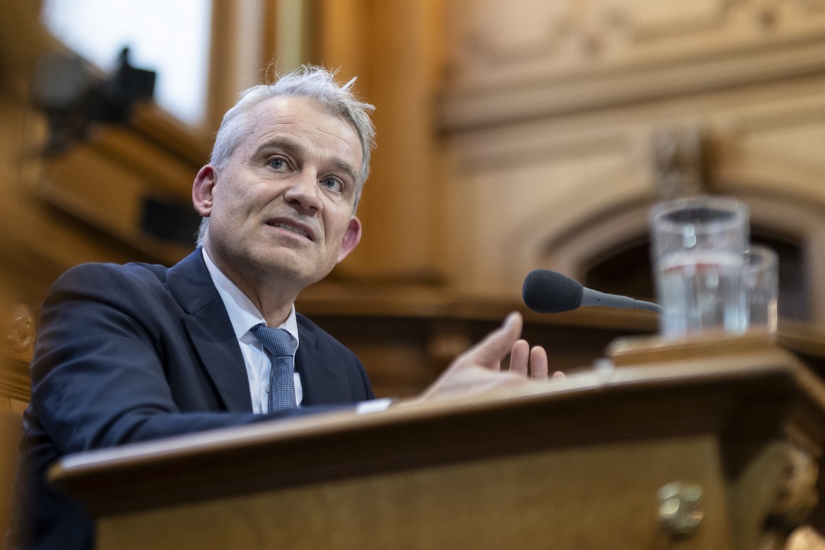 Bundesrat Beat Jans spricht waehrend der ausserordentlichen Session zum Thema Asyl, an der Fruehjahrssession der Eidgenoessischen Raete, am Donnerstag, 13. Maerz 2025 im Staenderat in Bern. (KEYSTONE/ ...