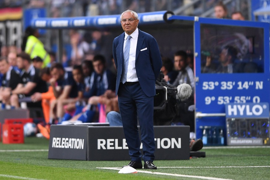 Fu�ball 1. Bundesliga Relegation R�ckspiel Hamburger SV - Hertha BSC Berlin am 23.05.2022 im Volksparkstadion in Hamburg Felix Magath Trainer / Cheftrainer Berlin DFL regulations prohibit any use of p ...