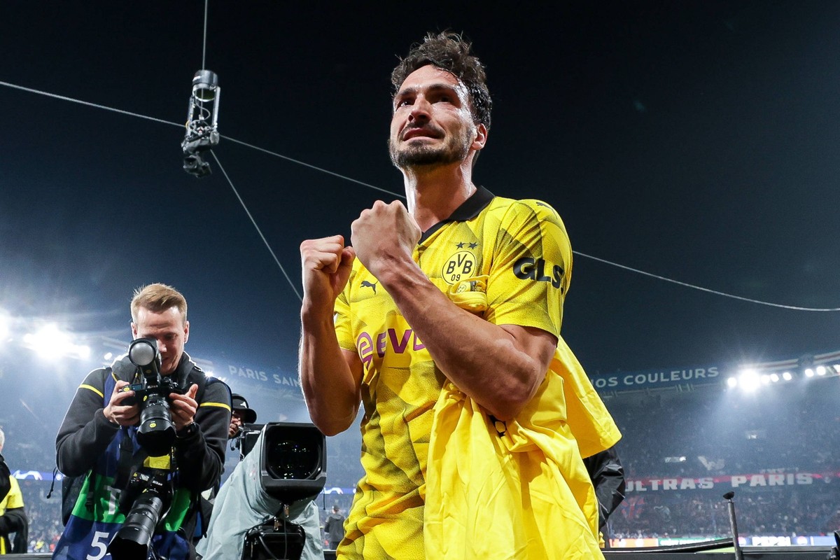 07.05.2024, Fussball, Saison 2023/2024, UEFA Champions League, Halbfinale, Paris Saint-Germain - Borussia Dortmund, Mats Hummels Borussia Dortmund feiert den Einzug ins Finale, Paris Parc de Princes P ...