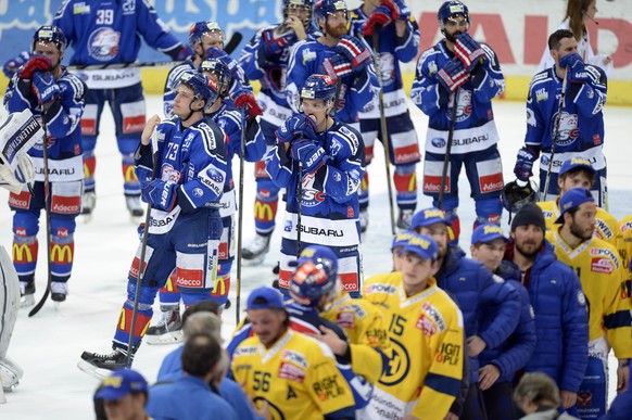 Am Ende bleibt nur eine grosse Leere. Die ZSC Lions müssen mitansehen, wie sich Davos die Meistermedaillen abholt.