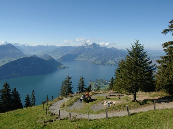Du planst einen Ausflug mit der Familie? Das sind die schÃ¶nsten GrillplÃ¤tze der Schweiz
Und auf der Rigi (am Gratweg oberhalb Kaltbad)