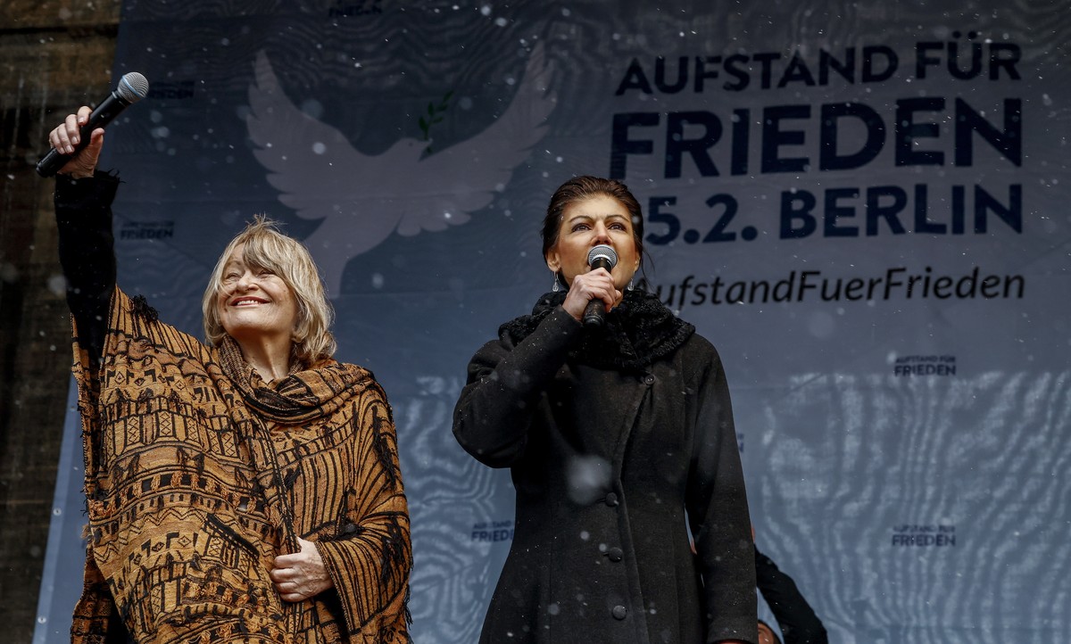 epa10490240 Women's rights activist and publisher Alice Schwarzer (L) and Sahra Wagenknecht (R) of Germany's The Left party Die Linke, speak during the demonstration 'Uprising for Peace ...