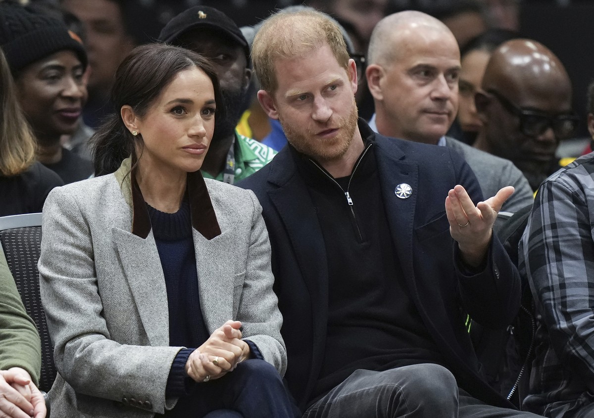 Britain's Prince Harry and his wife Meghan, the Duke and Duchess of Sussex, watch as the U.S. and Nigeria play a wheelchair basketball game during the 2025 Invictus Games, in Vancouver, British C ...