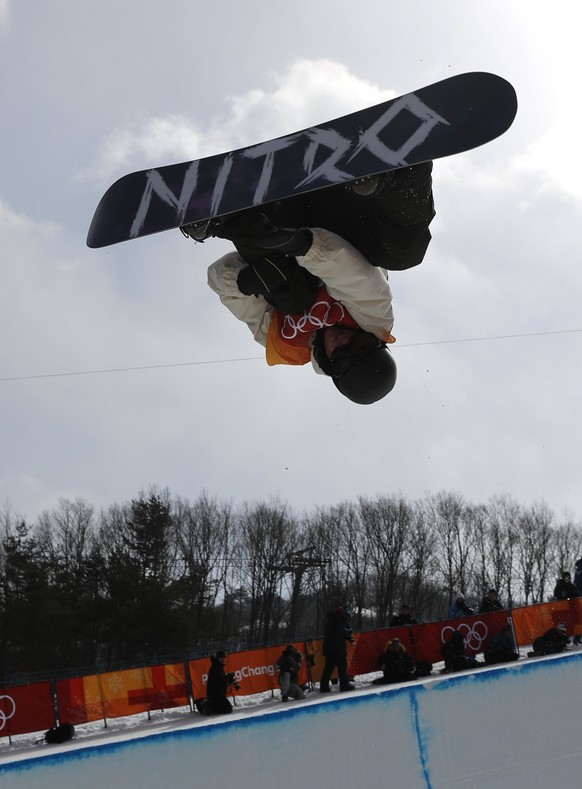 epa06519647 Jan Scherrer of Switzerland in action during the Men&#039;s Snowboard Halfpipe qualification run at the Bokwang Phoenix Park during the PyeongChang 2018 Olympic Games, South Korea, 13 Febr ...