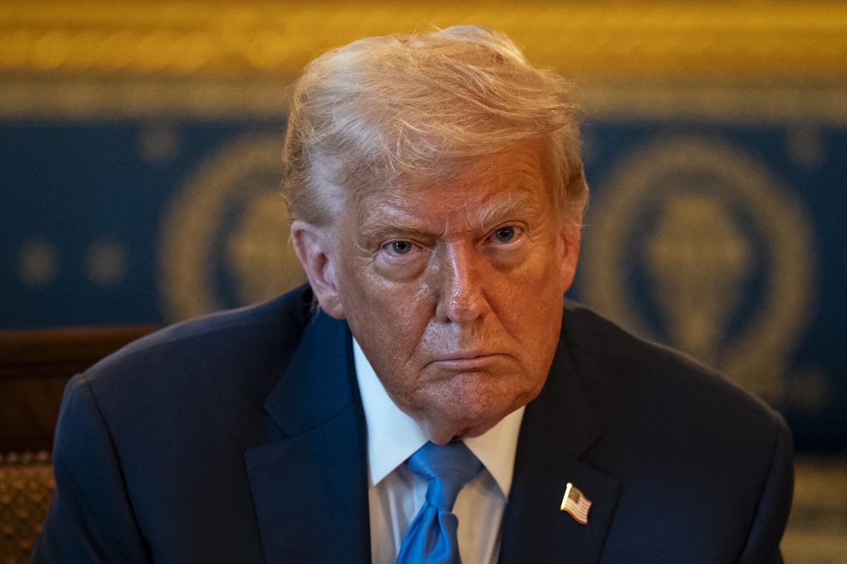epa12223507 US President Donald Trump reacts during a dinner with Israeli Prime Minister Benjamin Netanyahu (not pictured) in the Blue Room of the White House in Washington, DC, USA, 07 July 2025. Isr ...