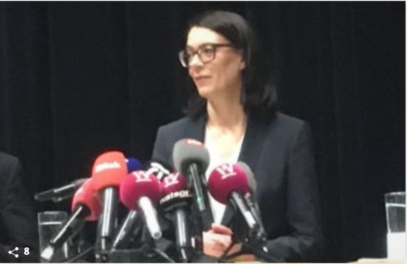 Fünf Dinge, die du über die neue SRF-Direktorin wissen musst
Drei Mikros, da hätte doch noch ein viertes Platz gehabt.