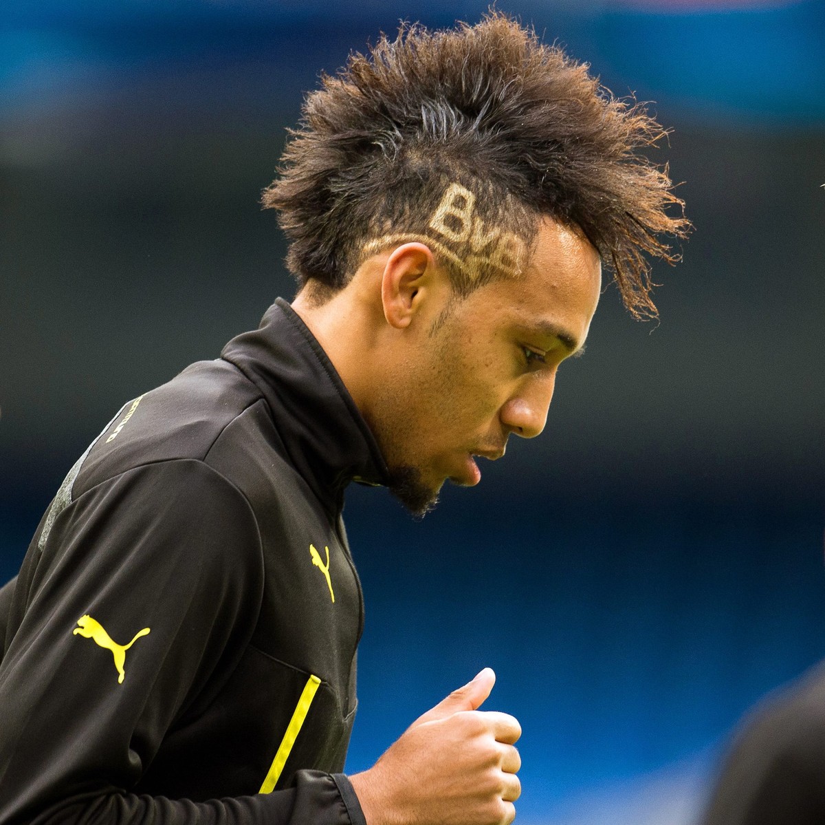 epa04149901 Borussia Dortmund's Pierre-Emerick Aubameyang (C) warms up with his teammates Marco Reus (L) and Lukasz Piszczek (R) during their team's training session at Estadio Santiago Bern ...