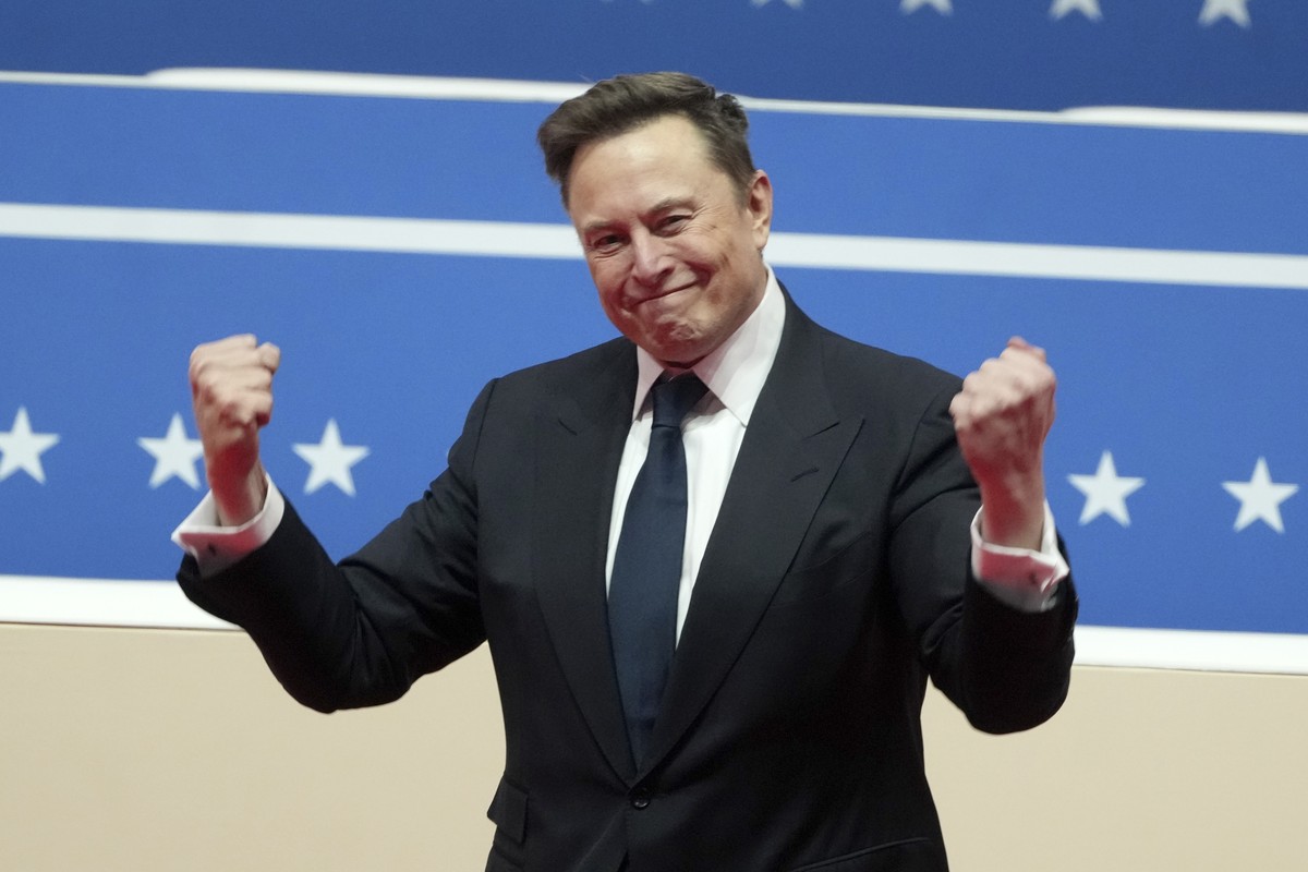 Elon Musk arrives to speak at an indoor Presidential Inauguration parade event in Washington, Monday, Jan. 20, 2025. (AP Photo/Matt Rourke)