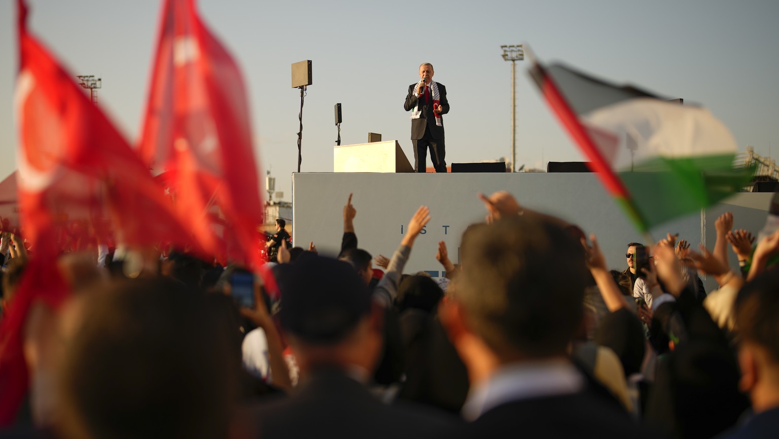 Turkish President Recep Tayyip Erdogan, speaks to the attendees during a rally to show their solidarity with the Palestinians, in Istanbul, Turkey, Saturday, Oct. 28, 2023. (AP Photo/Emrah Gurel)