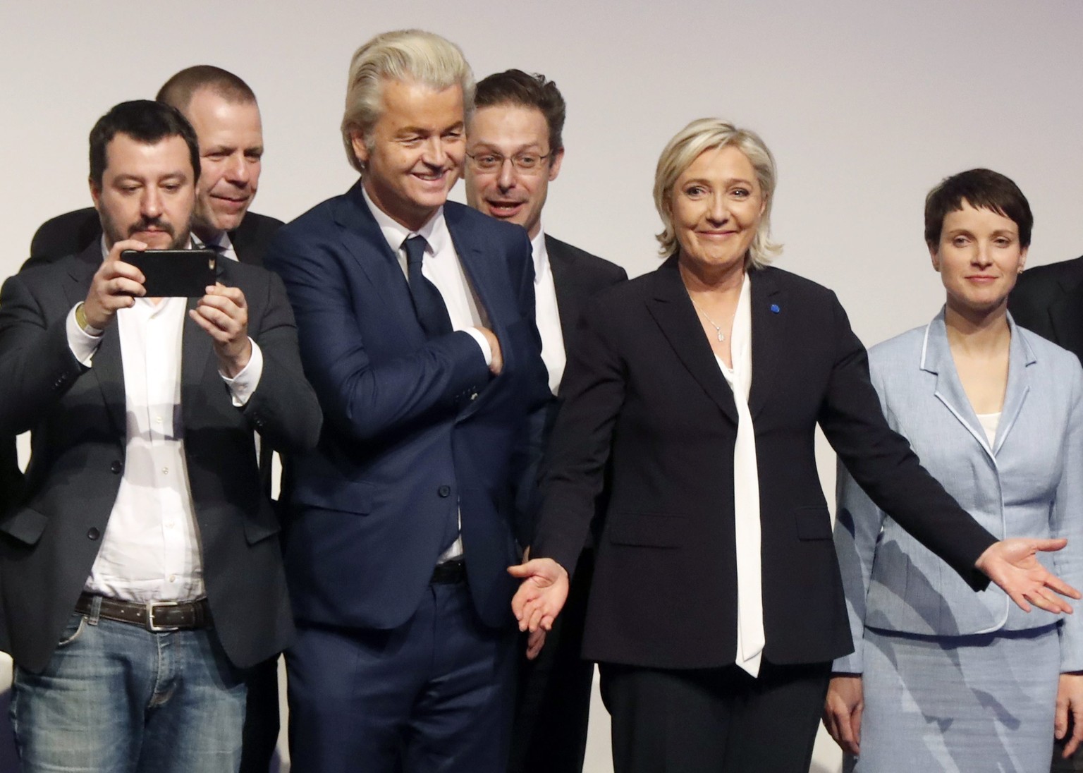 epa05738196 (L-R) Matteo Salvini, Leader of Italian party Lega Nord (Northern League), Harald Vilimsky of Austria&#039;s Freedom Party (FPOe), Geert Wilders, Leader of Dutch Party for Freedom (PVV), M ...