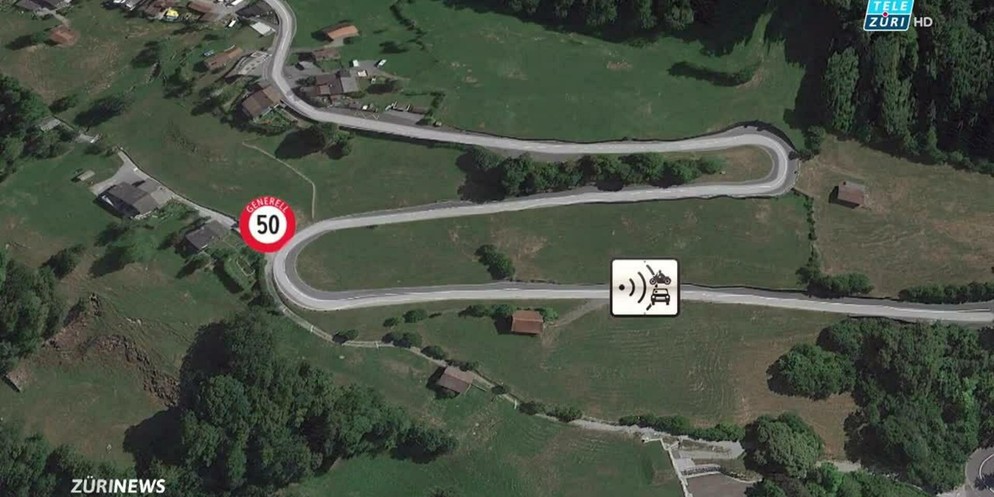 Das Glarner Obergericht hat 600 Tempobussen eines Blitzkastens auf der Kerenzerstrasse für ungültig erklärt. Die Temporeduktion an der Stelle sei sinnentleert und die Signalisation unglücklich aufgest ...