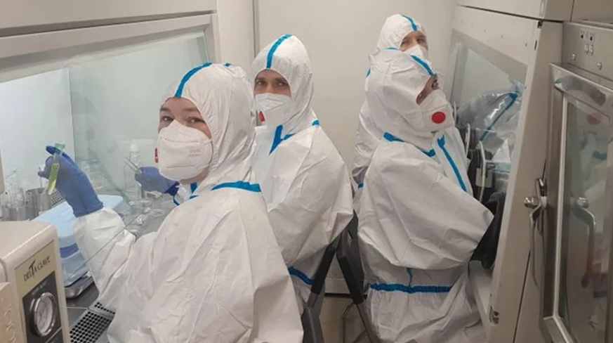 Pest in Russland: Mitarbeiter des Irkutsker Forschungsinstituts für Seuchenbekämpfung. Hier ist es womöglich zu einem Unfall gekommen, bei dem sich eine Laborantin infiziert hat.
