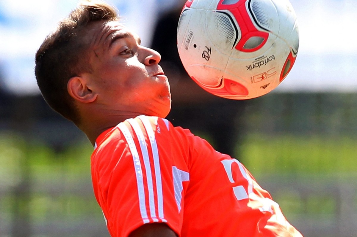 epa03308796 FC Bayern Munich's Swiss midfielder Xherdan Shaqiri performs during a training session at the Bundesliga club's training camp in Arco, Italy, 17 July 2012. Bayern Munich players  ...