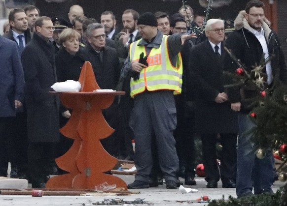 German Chancellor Angela Merkel, third from left, Interior Minister Thomas de Maiziere, fourth from left, and German Foreign Minister Frank-Walter Steinmeier, second from right, visit the site of the  ...