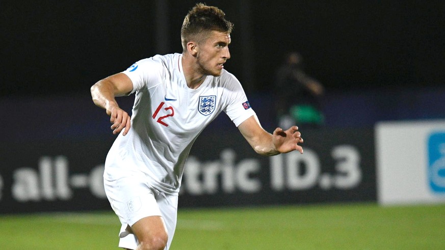 epa07671477 England&#039;s Jonjoe Kenny in action during the UEFA European Under-21 Championship 2019 - Group C soccer match between Croatia and England in San Marino, 24 June 2019. EPA/LUCA FANFANI