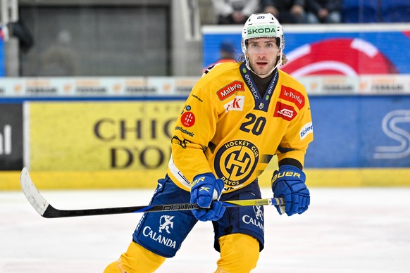 Michael Fora (HCD) in action, during the regular season of National League A (NLA) Swiss Championship 2024/25 between HC Ambri Piotta and HC Davos at the ice stadium Gottardo Arena, Switzerland, Octob ...