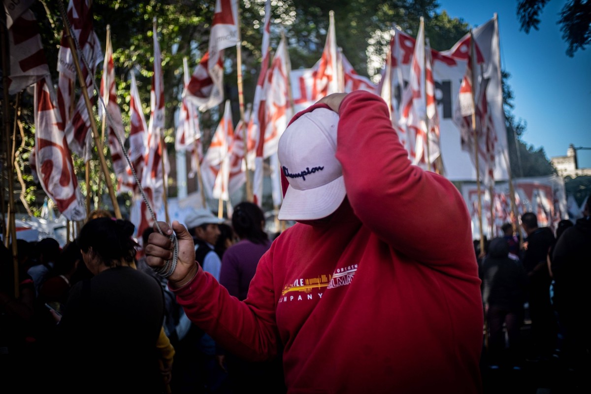 April 23, 2024, Buenos Aires, Buenos Aires, Argentina: Nearly a million people marched across the country. University and high school students participated as well as teachers, non-teachers, and worke ...
