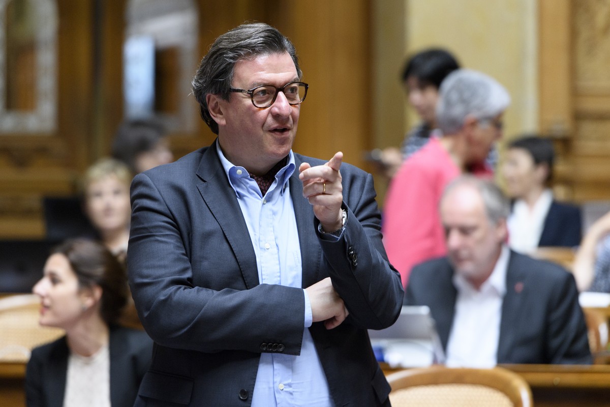 Corrado Pardini, SP-BE, spricht waehrend der Debatte ueber die Volksinitiative "Schweizer Recht statt fremde Richter" (Selbstbestimmungsinitiative), an der Sommersession der Eidgenoessischen ...