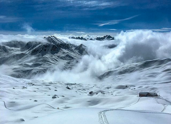 Carschinahütte, Bild: Instagram/Curdin Sommerau