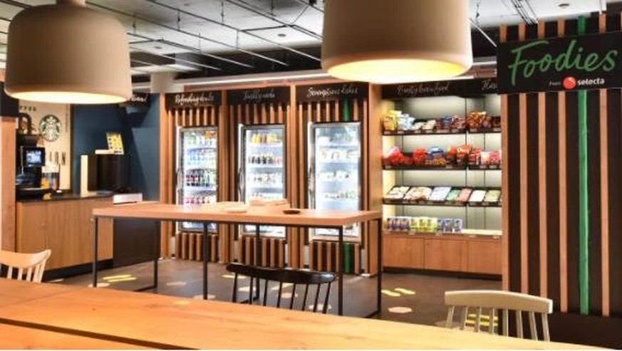 Das «Foodies Micromarket»-Konzept von Selecta mit intelligenten Kühlschränken, Snack-Regalen, Starbucks-Kaffee und einem Steamer kommt schon an über 200 Standorten zum Einsatz – auch weil manche Firme ...